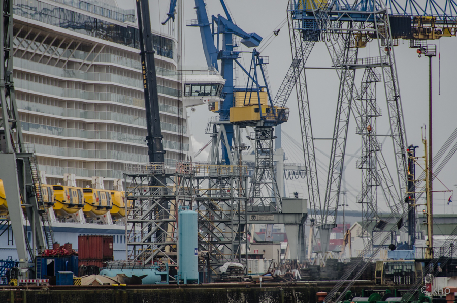 Kaianlagen im Hamburger Hafen...