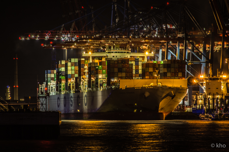 Containerterminal Tollerort bei Nacht...